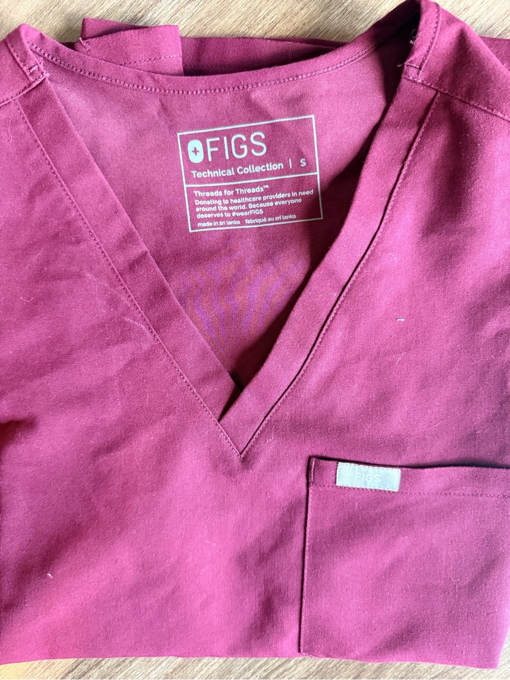 Figs Scrub Top in Maroon